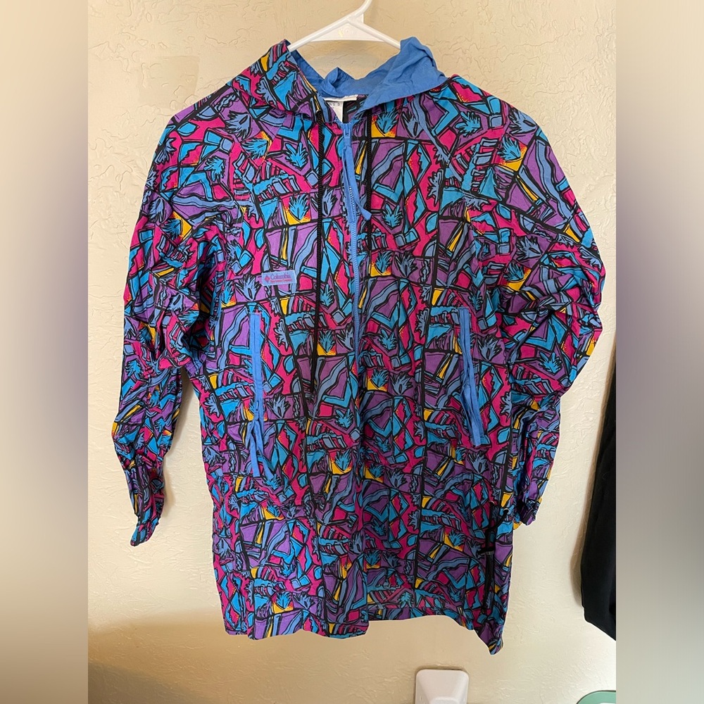 Vintage oversized women’s size small Columbia wind breaker jacket